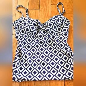 Croft and Barrow Women's Swimsuit Top Size 10